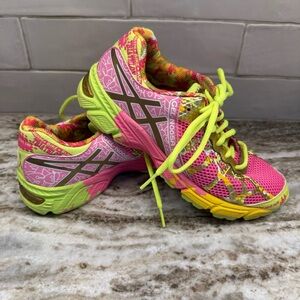 ASICS Gel Noosa Tri 9 Women’s Size 5 Running Shoes Breast Cancer Awareness